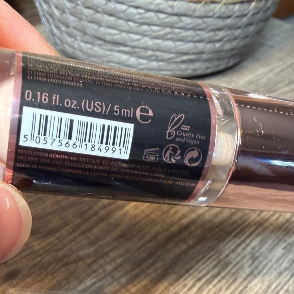 🌹5 for $25🌹 Revolution Infinite Conceal & Define C3.5 Concealer